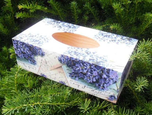 Na kapesníky levandulová box levandule fialová krabička kapesníky krabice květiny zátiší decoupage ubrousek grunterka kapesník ubrousky 