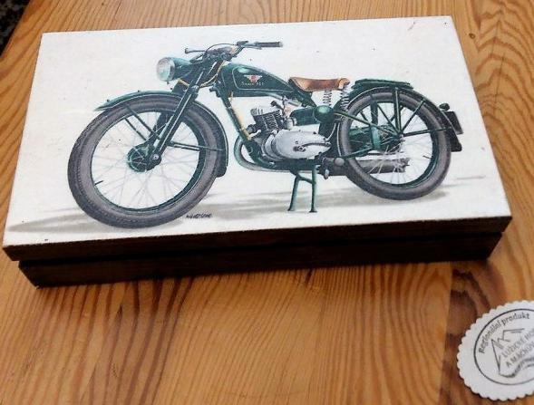 motorka veterán zelená box krabička krabice zátiší decoupage grunterka písmo boxík motorka veterán 