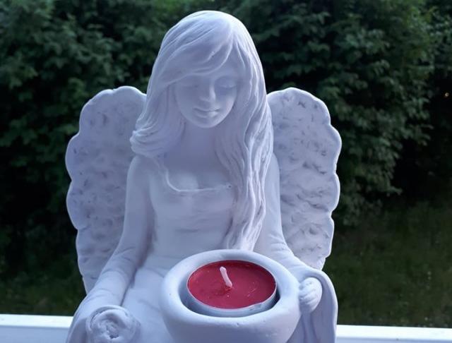 andělka v křídle -svícen