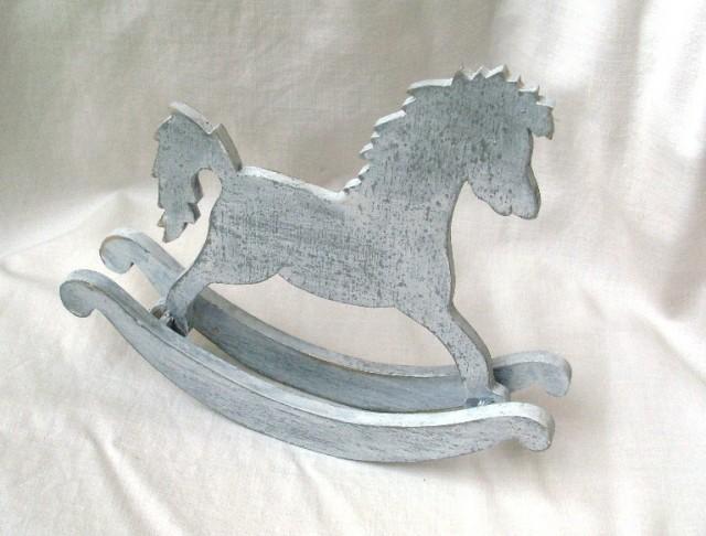 koník houpací velký -šedá patina