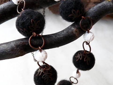 Pletený baret ve sv.hnědé barvě