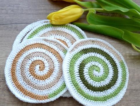 Pletený baret ve sv.hnědé barvě