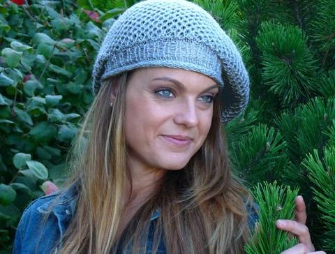 Pletený baret ve sv.hnědé barvě