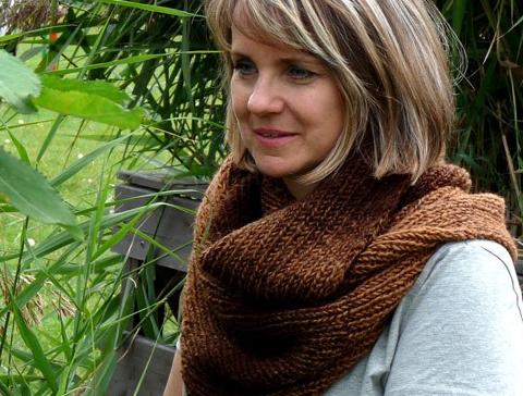 Pletený baret ve sv.hnědé barvě