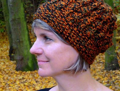 Pletený baret ve sv.hnědé barvě