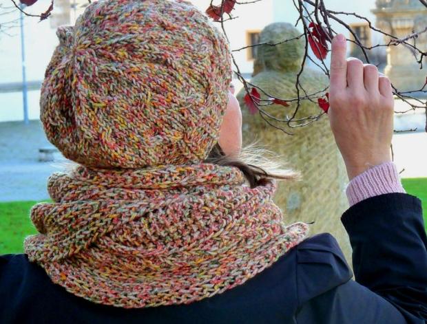 Pletený baret ve sv.hnědé barvě