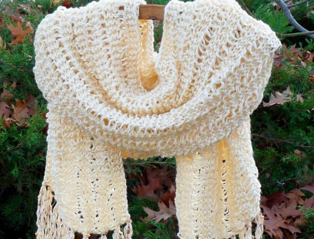 Dlouhá neposedná šála s třásněmi zima moderní pletení žlutá šála extravagantní zimní třásně pletená originál dlouhá šálka široká handmade banánová mladistvá světležlutá neposedná rozevlátá 