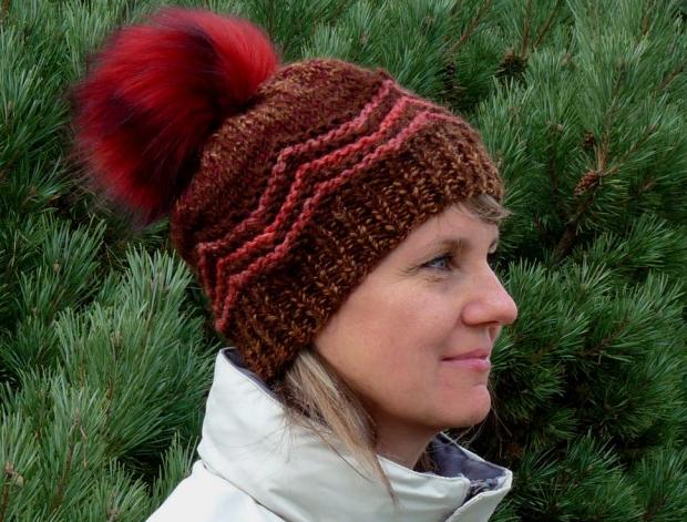 Vlněná čepice - s trochou vína červená zima čepice elegantní pletení hnědá zimní vlna pletená originál vínová teplá vlněná čapka handmade měkkoučká kožešinová bambule atraktivní 