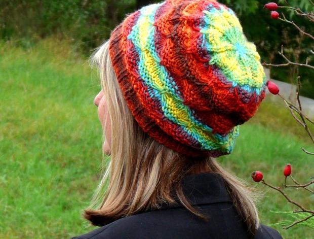 Pletená čepice - ohnivý podzim čepice jarní pletení šípková pletená podzimní originál teplá šípek šípky vzor čapka jedinečná handmade atraktivní nepřehlednutelná 