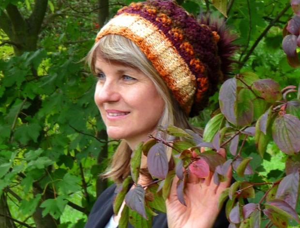 Pletený baret ve sv.hnědé barvě