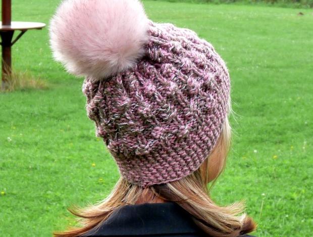 Pletený baret ve sv.hnědé barvě