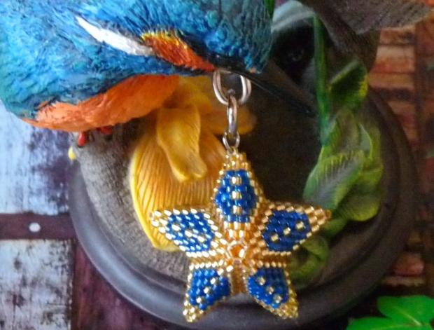 Přívěsek na klíče - modrá hvězda kabelka přívěsek modrá zlatá auto dáreček hvězda karabinka kočárek originál handmade hvězdička vločka kamarádka ruční práce přívěsek na klíče 