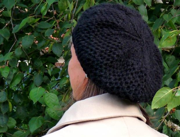 Pletený baret ve sv.hnědé barvě