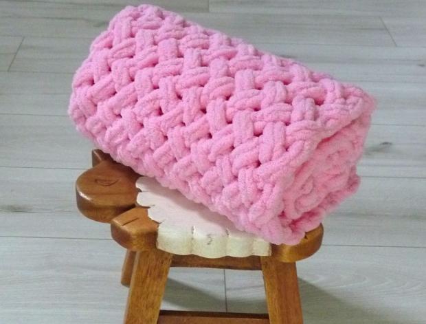 Pletený baret ve sv.hnědé barvě