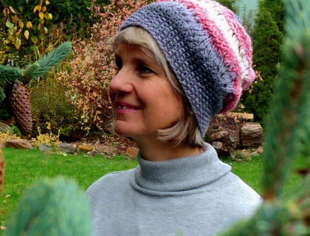 Pletený baret ve sv.hnědé barvě