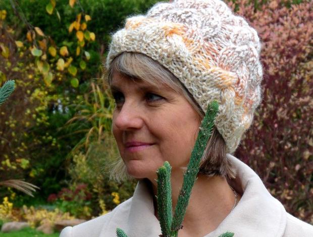 Pletený baret ve sv.hnědé barvě