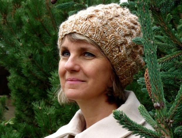 Pletený baret ve sv.hnědé barvě