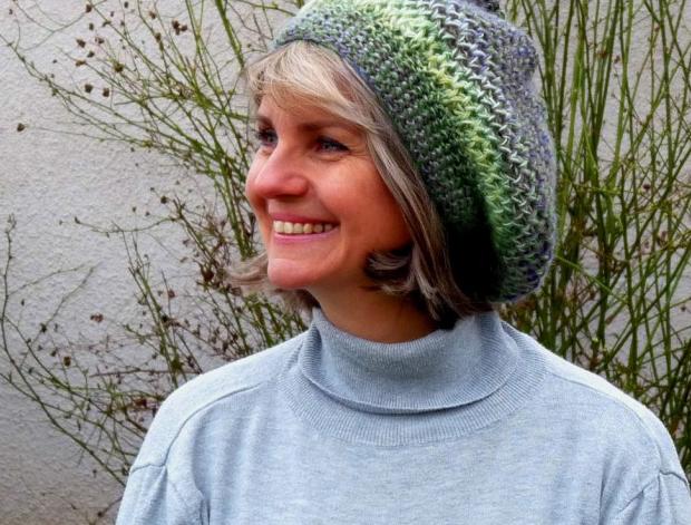 Pletený baret ve sv.hnědé barvě