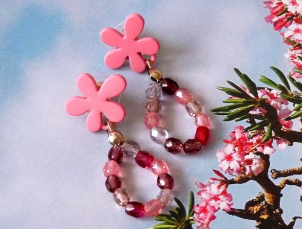 Náušnice - růžové květy náušnice květy romantické jemné něžné originál kapky puzetky puzety drobné handmade broušené korálky slzy napichovátka 