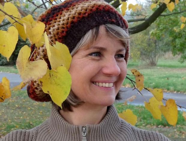 Pletený baret ve sv.hnědé barvě