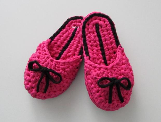 Pantofle, nazouváky papuče růžová černá háčkované pohodlné dámské domácí handmade crochet obuv ťapky pantofle špagáty wellnes nazouváky slippers 