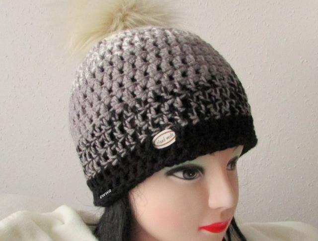 Čepice, kulich kulich čepice háčkovaná ženy bílá černá šedá dámská zimní teplá bambule hřejivá crochet hat winter pompom women beanie 