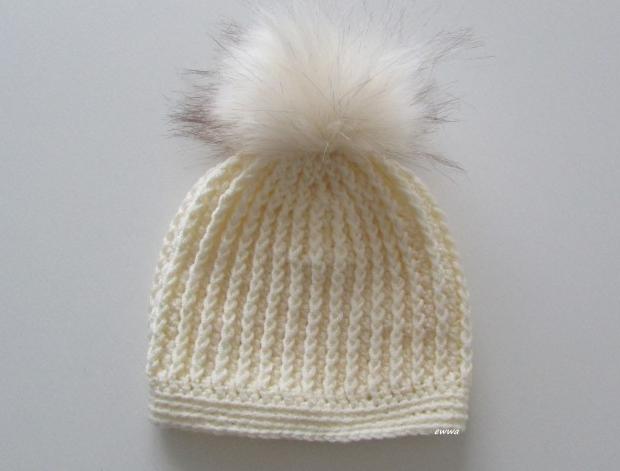 Čepička děti zima háčkovaná čepička žlutá pružná teplá smetanová unisex bambule handmade hřejivá světležlutá 