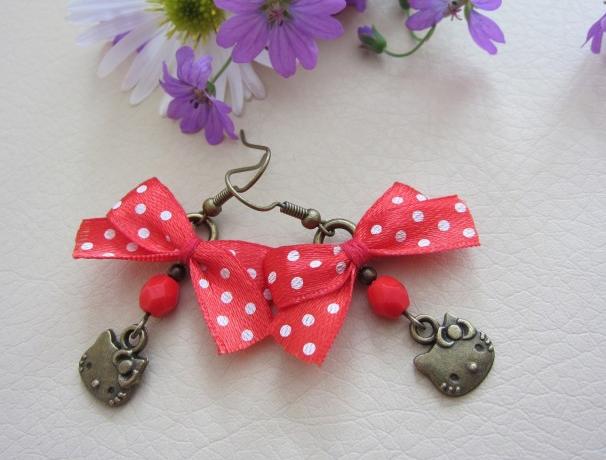 Hello Kitty náušky ... červená náušnice sklo mašle kočka bílá vintage stužka hello kitty 
