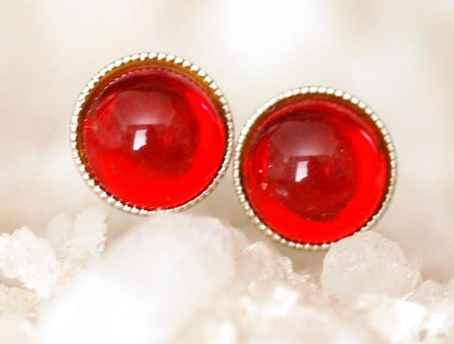 Červené pecky 8 mm pecky puzetky hřebíky 