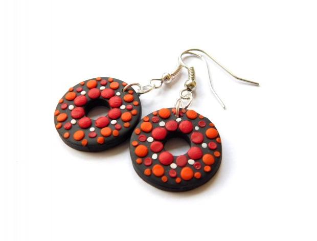 Fimo náušnice - červené donuty kruh dárek náušnice děti elegantní kolečko černé visací modré spirála fialové kroužky kruhy fimo etno kroužek kolečka černobílé donut spirály spirálka zajímavé gothic ethno spirálky donuty špička trn trny hroty ostny hrot špičky goth osten etnické modrofialové 