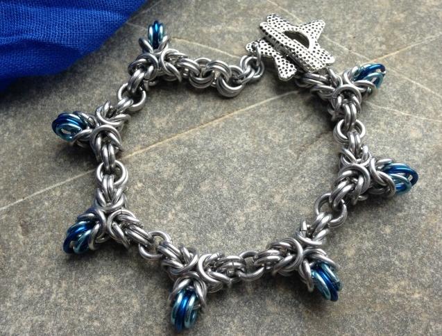 Bodlinkový řetěz - náramek náramek modrá stříbrná kroužkování chainmaille blue byzantine 