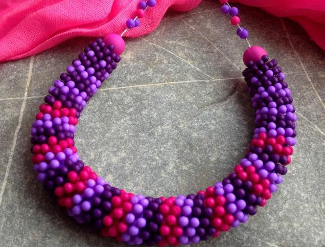 Náhrdelník purpurový náhrdelník veselý hravý purpurová válečky 