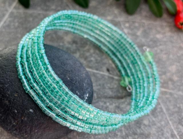 Náramek pistáciový náramek elegantní luxusní jemný pistácie minimalistický 