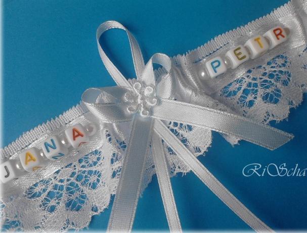PODVAZEK SE JMÉNY nevěsty a ženicha dárek bílá svatba bílý svatební dárkový nevěsta wedding podvazek hochzeit svatební šaty 