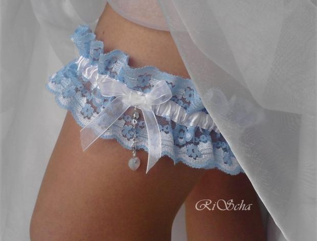 PODVAZEK Swarovski / bílo - modrý dárek modrá elegantní bílá svatba krajka sexy bílý svatební romantický dárkový nevěsta wedding podvazek hochzeit svatební šaty podvazkový pás 