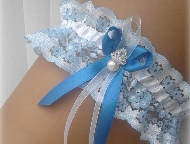 KRAJKOVÝ PODVAZEK modrý perla štras modrý dárek modrá elegantní bílá láska svatba krajka sexy bílý svatební romantický dárkový nevěsta wedding podvazek hochzeit svatební šaty podvazkový pás 