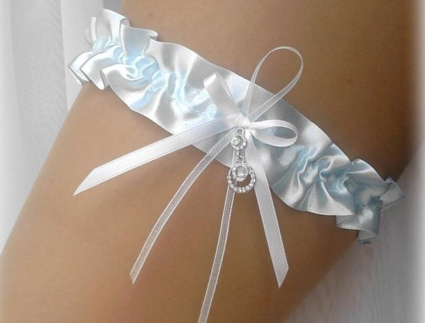 PODVAZEK  modrý štrasový přívěsek modrý dárek modrá elegantní bílá láska svatba krajka sexy bílý svatební romantický dárkový nevěsta závoj wedding podvazek hochzeit svatební šaty podvazkový pás 