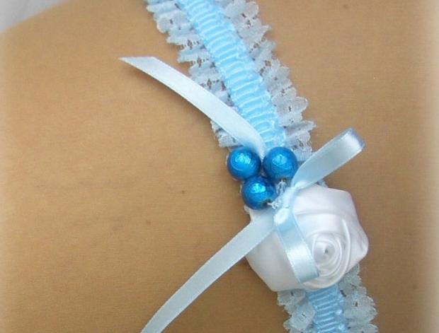 Bílá / modrá modrý dárek modrá elegantní bílá láska svatba krajka sexy bílý svatební romantický dárkový nevěsta závoj wedding podvazek hochzeit svatební šaty podvazkový pás 