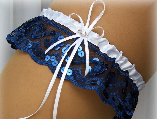 Blýskavá modrá modrý dárek modrá elegantní bílá svatba luxusní sexy luxus bílý satén elastický svatební stužka štras dárkový flitry nevěsta wedding podvazek námořnická modř erotika hochzeit svatební šaty štrasový podvazkový pás erotický podvazkový flitrový 