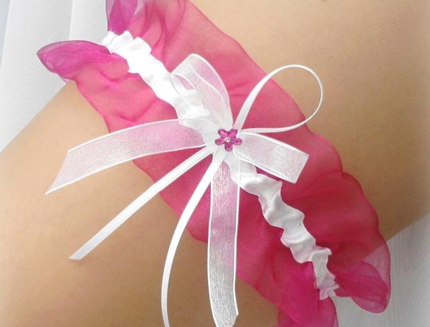 FUCHSIOVÁ šifon modrý dárek modrá růžová elegantní bílá láska svatba krajka růžový sexy bílý svatební fuchsiová romantický štras dárkový nevěsta závoj wedding podvazek fuchsiový hochzeit svatební šaty štrasový podvazkový pás 