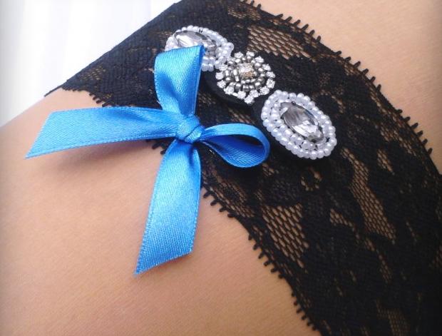 PODVAZEK ČERNÝ šperk modrý dárek korálky modrá černá modré krajka bižuterie sexy mašlička černý svatební krajkový štras dárkový erotické podvazek erotika štrasy štrasový erotický podvazkový 