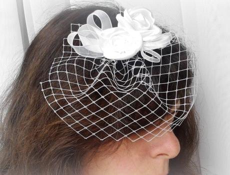 OZDOBA S FRANCOUZSKÝM ZÁVOJEM šperk dárek vlasy bílá svatba luxusní luxus bílý svatební dárkový účes nevěsta ozdoba do vlasů závoj wedding francouzský hochzeit svatební šaty do účesu závojíček 