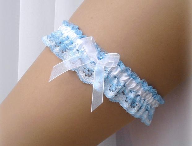 MODRÉ SWAROVSKI SRDÍČKO šperk srdce modrý dárek modrá srdíčko elegantní bílá láska růže svatba ozdoba krajka nohy swarovski bižuterie sexy bílý elastický svatební růžička romantický štras dárkový nevěsta noha závoj wedding podvazek hochzeit svatební šaty štrasový podvazkový pás 