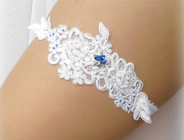 MODRÝ ČTYŘLÍSTEK šperk modrý dárek modrá elegantní bílá láska svatba krajka bižuterie perličky sexy bílý svatební čtyřlístek romantický štras dárkový perličkový nevěsta závoj wedding podvazek hochzeit svatební šaty rozlučka štrasový podvazkový pás podvazkový 