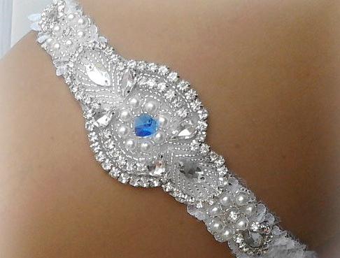 LUXUSNÍ ŠTRASOVÝ Swarovski srdíčko šperk srdce modrý dárek stříbrný modrá srdíčko elegantní bílá láska růže svatba krajka nohy bižuterie stříbrná sexy růžičky bílý svatební krajkový romantický štras dárkový nevěsta tradice tmavě modrá závoj růřička wedding podvazek zvyky hochzeit svatební šaty štrasový podvazkový pás 