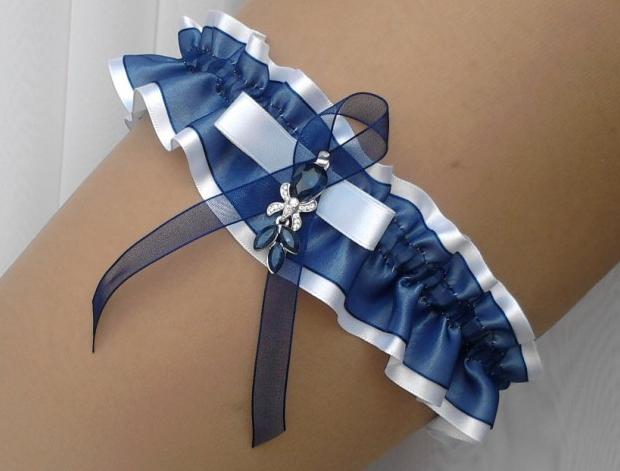 LUXUSNÍ SVATEBNÍ SATÉNOVÝ PODVAZEK modrý dárek modrá elegantní bílá láska svatba krajka sexy bílý svatební romantický dárkový nevěsta závoj wedding podvazek hochzeit svatební šaty podvazkový pás 