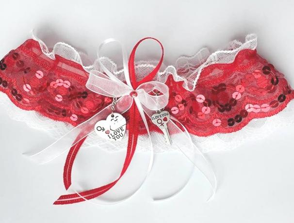 Podvazek Valentýn šperk srdce dárek srdíčko elegantní bílá láska svatba krajka bižuterie sexy bílý svatební svatý romantický štras dárkový nevěsta závoj wedding podvazek hochzeit svatební šaty rozlučka štrasový podvazkový pás podvazkový valentý 
