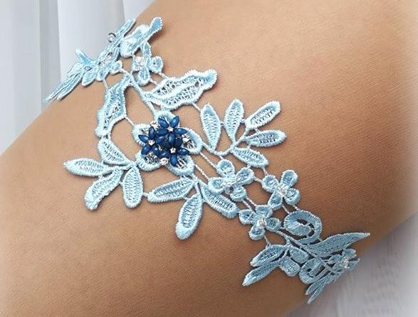 Podvazek krajkový modrý šperk šperky modrý dárek květina modrá elegantní láska svatba kytička krajka nohy bižuterie sexy svatební štěstí romantický štras dárkový nevěsta ženich závoj wedding pás podvazek zvyky hochzeit svatební šaty štrasový podvazkový 