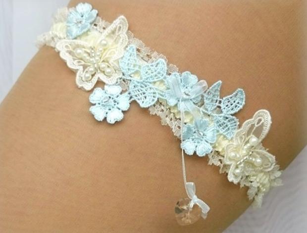 PODVAZEK ivory Swarowski srdce modrý dárek květina modrá elegantní bílá láska růže svatba kytička krajka nohy swarovski sexy bílý svatební čtyřlístek štěstí růžička romantický štras dárkový nevěsta ženich závoj wedding pás podvazek zvyky hochzeit svatební šaty štrasový podvazkový 