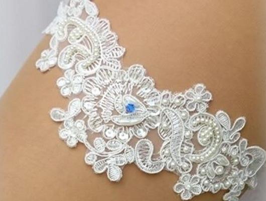 PODVAZEK ivory modrý korálek modrý dárek květina modrá elegantní láska svatba kytička béžová krajka nohy swarovski sexy svatební smetanová štěstí romantický dárkový nevěsta ženich ivory závoj wedding pás podvazek zvyky hochzeit svatební šaty podvazkový 